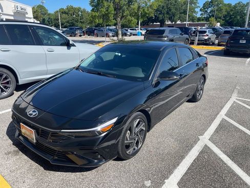 Used 2024 Hyundai Elantra Limited FWD image 8