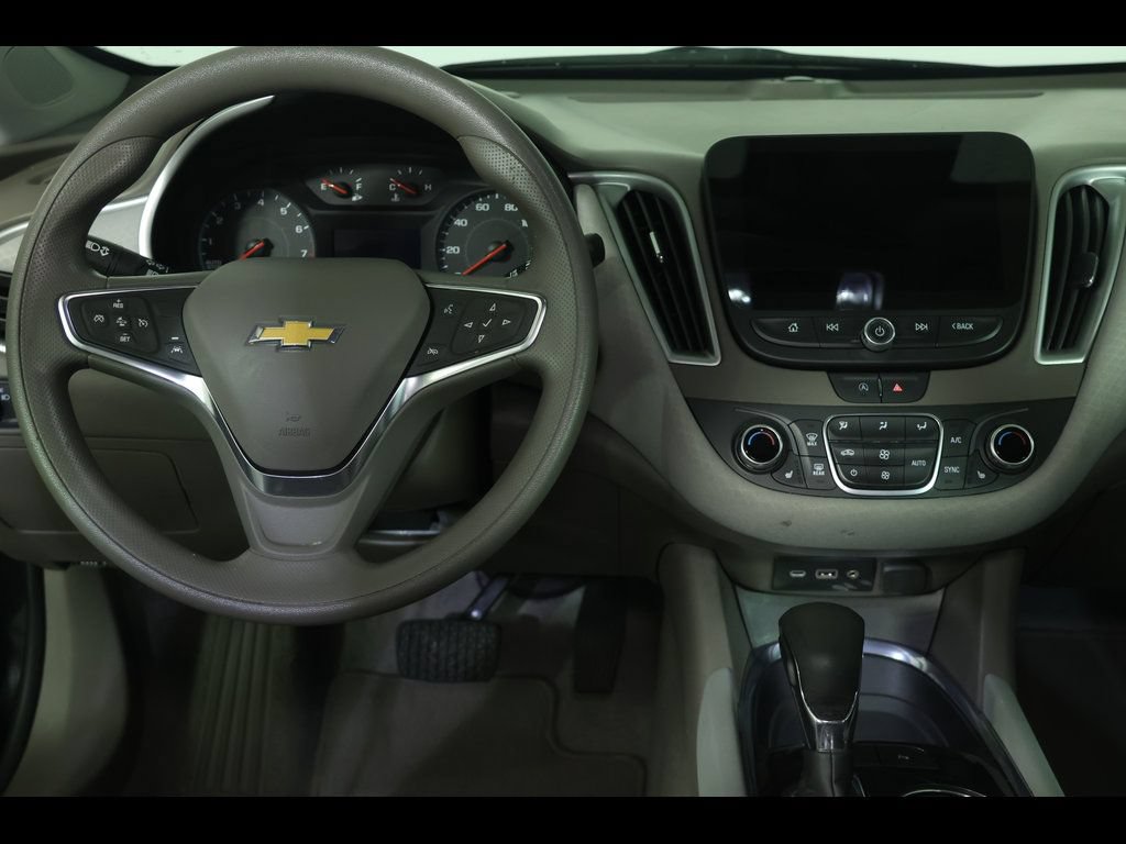 Used 2025 Chevrolet Malibu LT FWD image 13