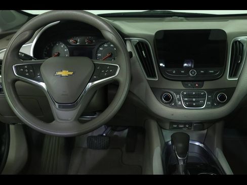 Used 2025 Chevrolet Malibu LT FWD image 13