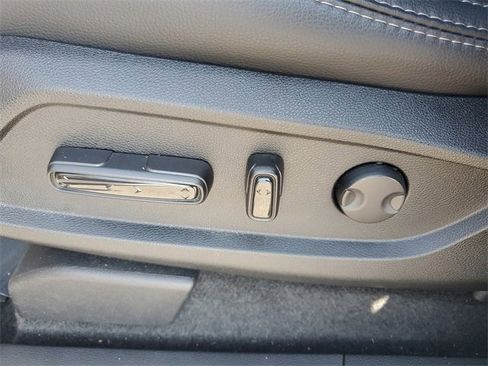 Used 2025 Honda Pilot EX-L image 10