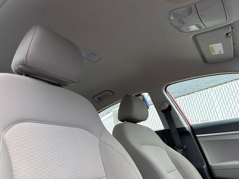 Used 2020 Hyundai Elantra SE FWD image 13