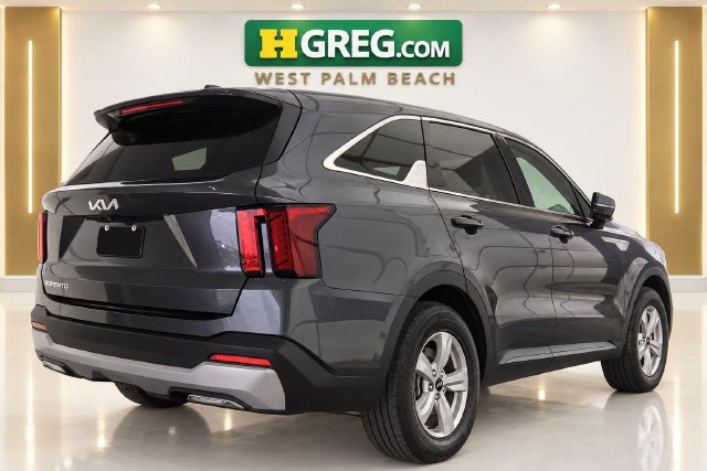 Used 2024 Kia Sorento LX FWD image 6