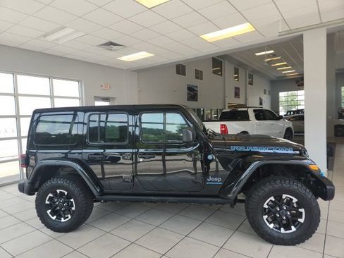 Used 2024 Jeep Wrangler Unlimited Rubicon 4xe AWD/4WD image 16
