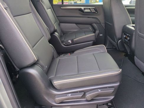 New 2026 Chevrolet Suburban Premier image 27