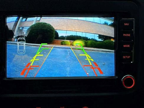 Used 2011 Volkswagen Golf 4-Door image 16