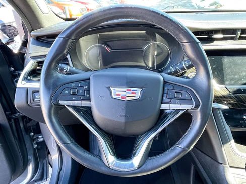 Used 2020 Cadillac XT6 Premium Luxury image 11