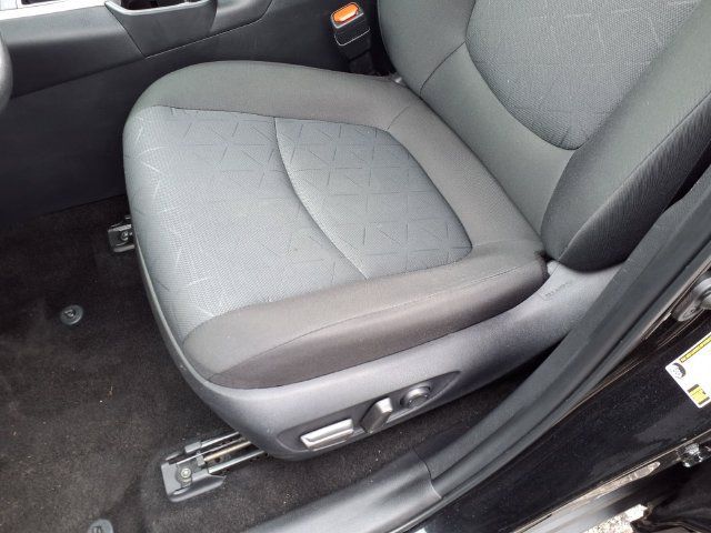Used 2025 Toyota RAV4 XLE AWD/4WD image 22