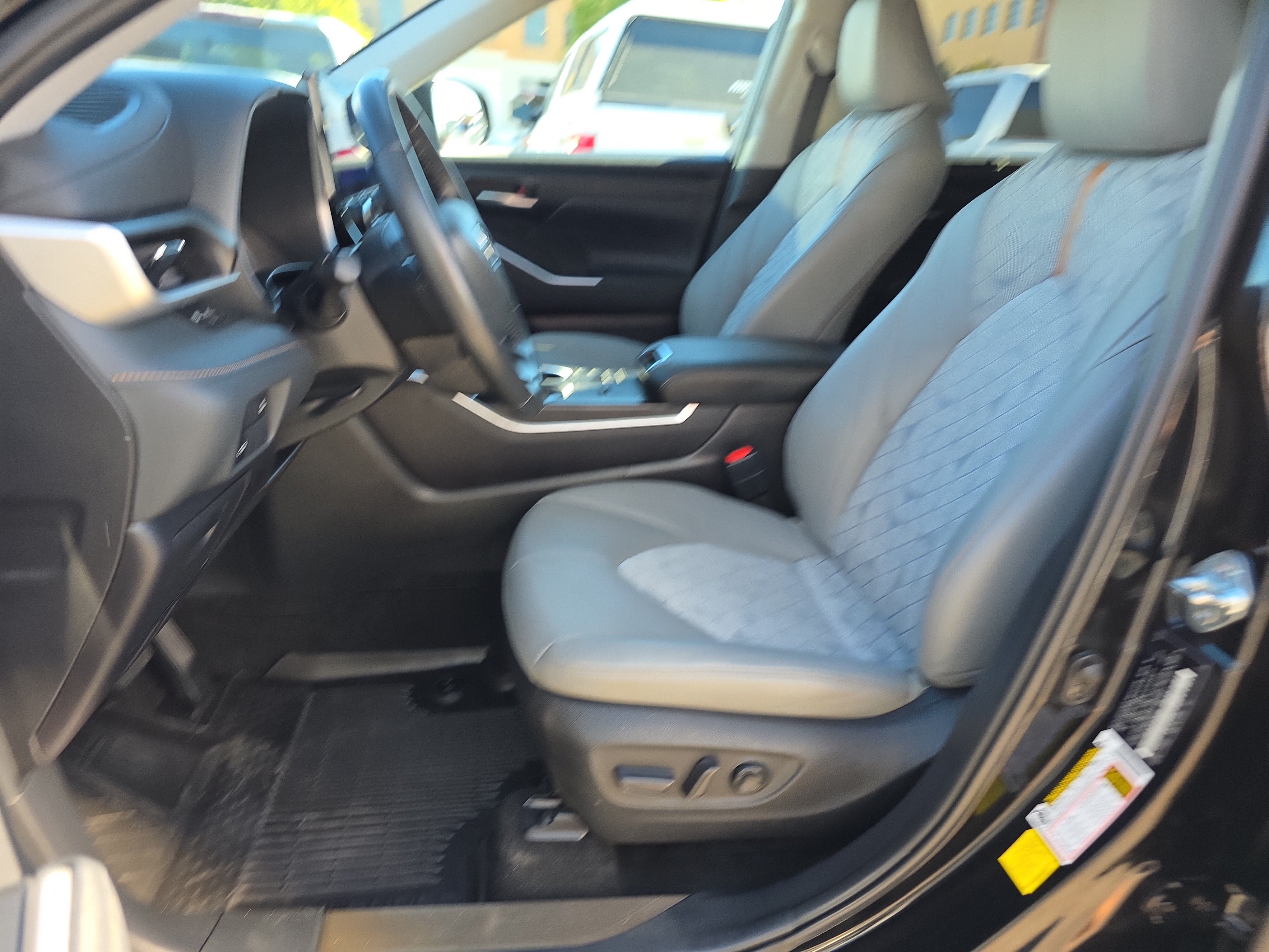 Used 2023 Toyota Highlander Bronze Edition AWD/4WD image 11