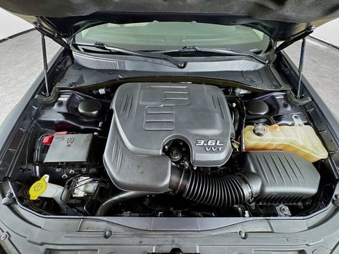 Used 2018 Chrysler 300 Limited image 24