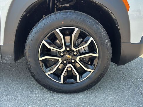 Used 2023 Chevrolet TrailBlazer ACTIV w/ Convenience Package AWD/4WD image 9