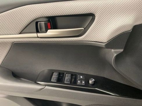 Used 2025 Toyota Camry SE image 22