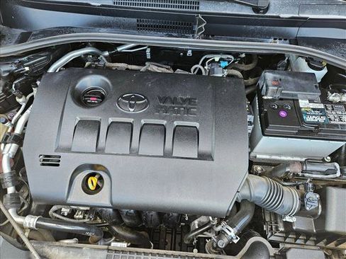 Used 2018 Toyota C-HR XLE FWD image 21