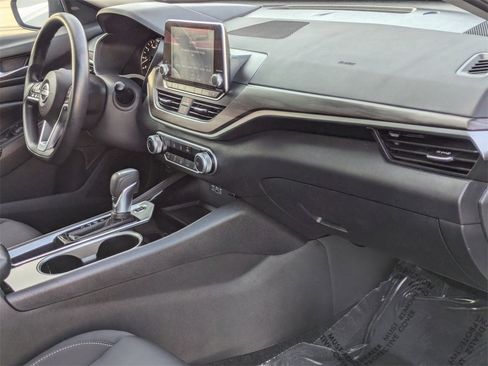 Used 2024 Nissan Altima 2.5 SV image 31