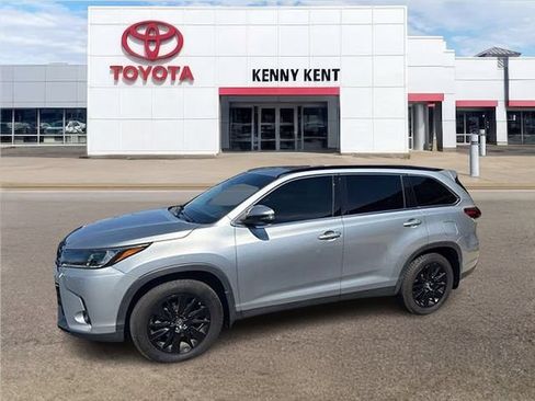 Used 2019 Toyota Highlander SE AWD/4WD image 1