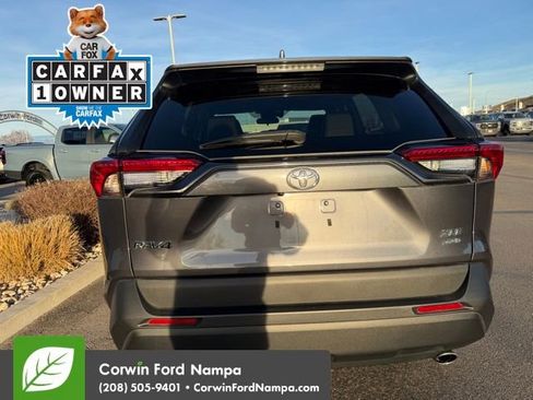 Used 2022 Toyota RAV4 XLE Premium image 5