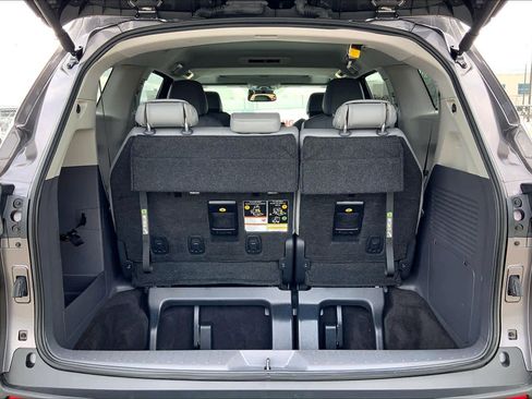 Used 2024 Toyota Sienna XLE image 33