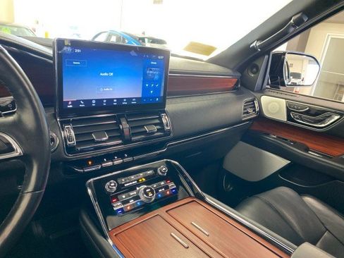 Certified 2024 Lincoln Navigator Reserve AWD/4WD image 19