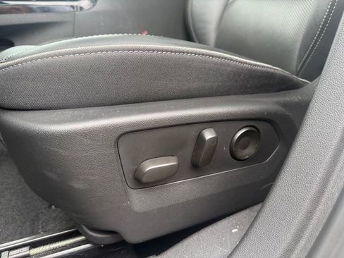 Used 2021 Buick Envision Essence w/ Technology Package I AWD/4WD image 4