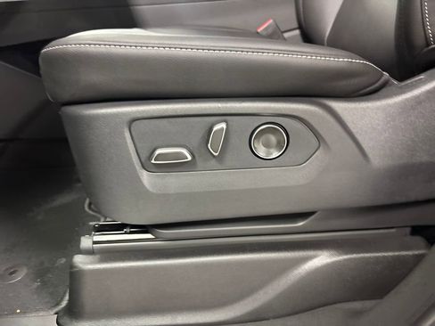 New 2025 Cadillac Escalade Luxury image 30