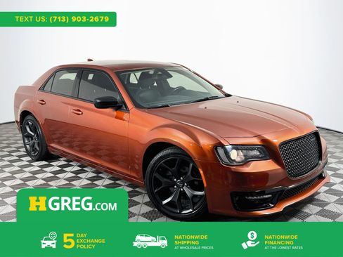 Used 2020 Chrysler 300 Touring w/ Sport Appearance Package RWD image 1
