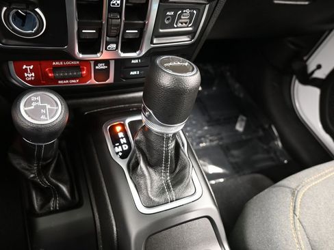 Used 2024 Jeep Gladiator Sport image 26