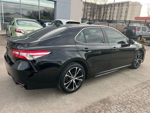 Used 2020 Toyota Camry SE image 8