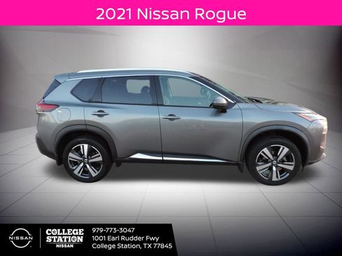Used 2021 Nissan Rogue SL w/ Premium Package image 2