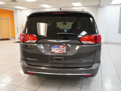 Used 2020 Chrysler Pacifica Limited FWD image 9