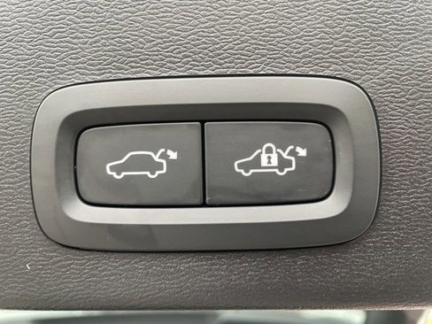 Certified 2023 Volvo XC40 Recharge Ultimate image 10