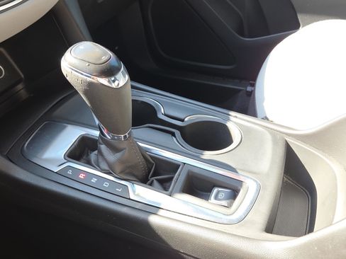 Used 2020 Chevrolet Equinox LS image 23