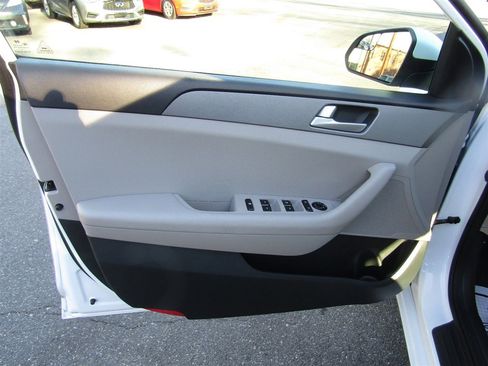 Used 2015 Hyundai Sonata SE image 15