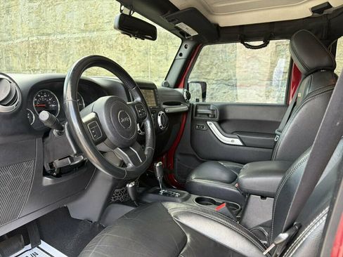 Used 2013 Jeep Wrangler Unlimited Sahara w/ Dual Top Group AWD/4WD image 40