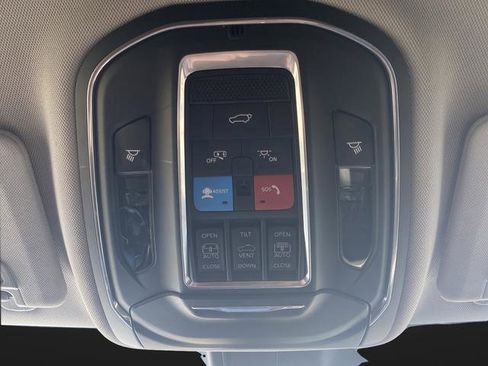 Used 2022 Jeep Grand Cherokee L Limited AWD/4WD image 29