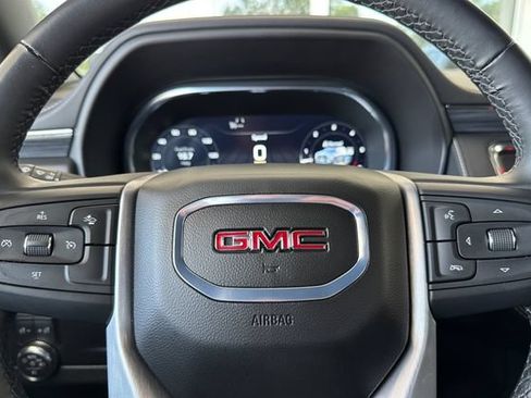 Used 2024 GMC Yukon SLT AWD/4WD image 37