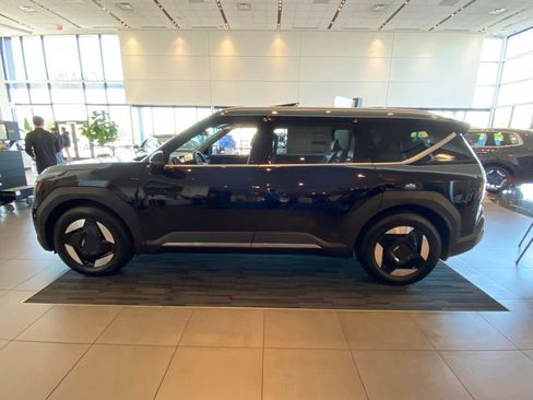 New 2026 Kia EV9 Wind image 4