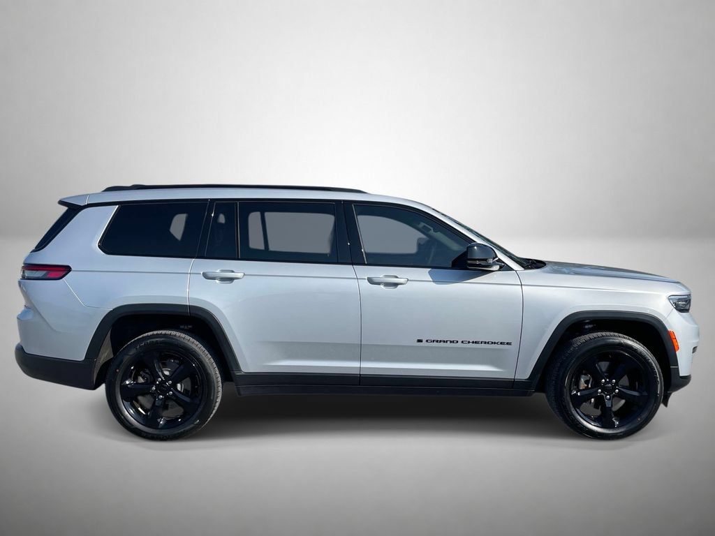 Used 2024 Jeep Grand Cherokee L Limited w/ Black Appearance Package RWD image 2