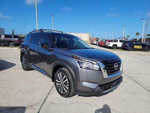 Used 2022 Nissan Pathfinder Platinum w/ Cargo Package image 7