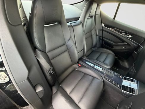 Used 2016 Porsche Panamera image 16