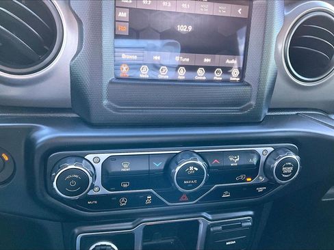 Used 2023 Jeep Gladiator Sport image 16