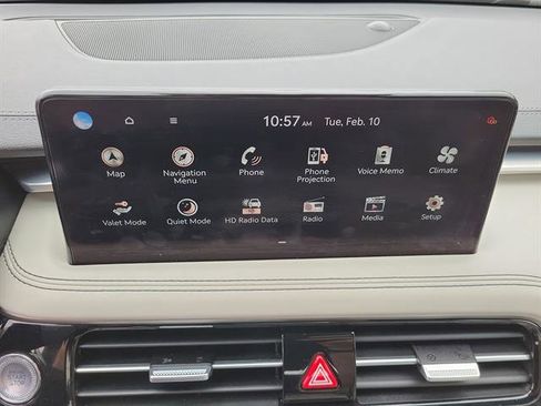 Used 2024 Genesis G70 2.5T image 9