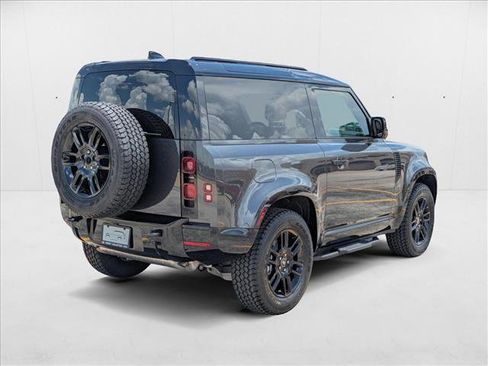 New 2025 Land Rover Defender 90 X-Dynamic SE image 2