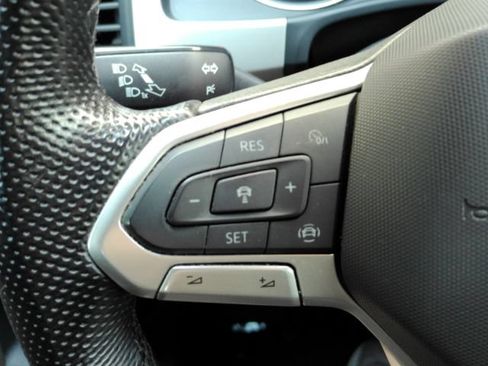 Used 2021 Volkswagen Atlas Cross Sport SE FWD image 35
