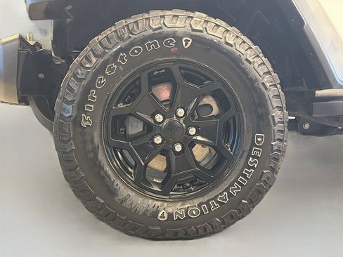 Used 2023 Jeep Wrangler Unlimited image 11