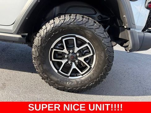Used 2024 Jeep Wrangler Unlimited Rubicon AWD/4WD image 10