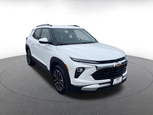 Used 2025 Chevrolet TrailBlazer LT image 1