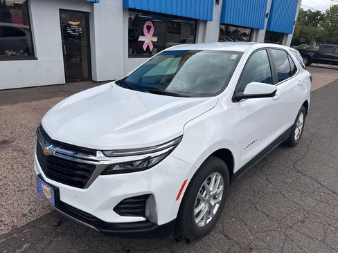 Used 2024 Chevrolet Equinox LT image 2