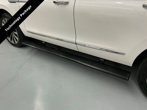 Used 2018 Lincoln Navigator Select w/ Technology Package image 23