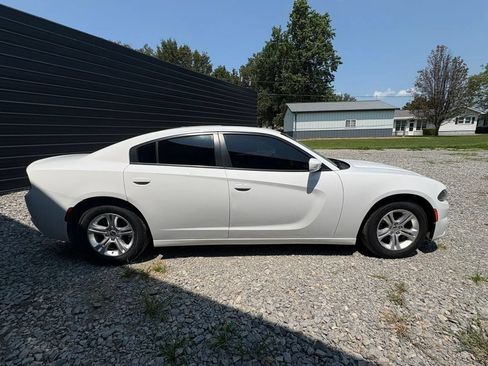Used 2019 Dodge Charger SXT RWD image 4