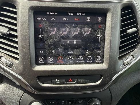 Used 2019 Jeep Cherokee Trailhawk w/ Cold Weather Group AWD/4WD image 11
