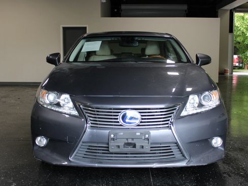Used 2013 Lexus ES 300h w/ Luxury Pkg FWD image 7